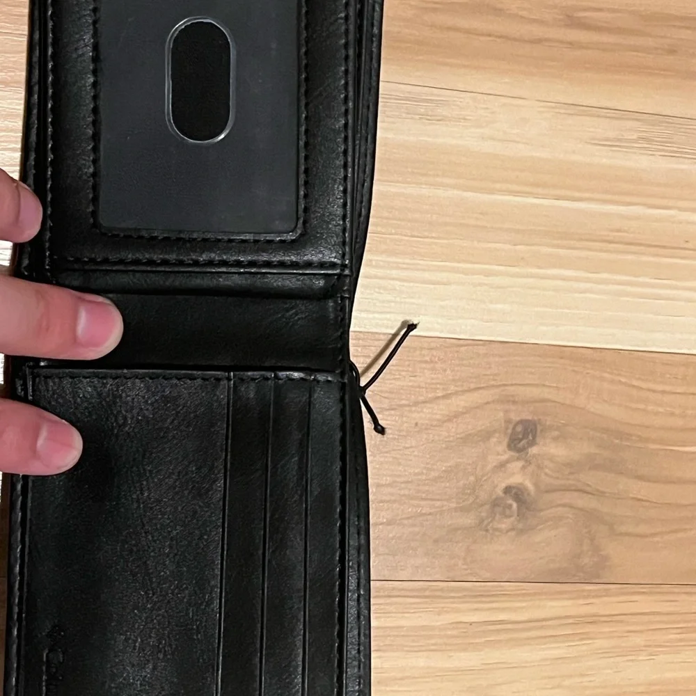 Columbia Black Leather Wallet NEW